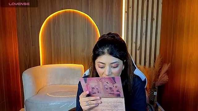 Lia queen tx online show from July 24, 3:24 am