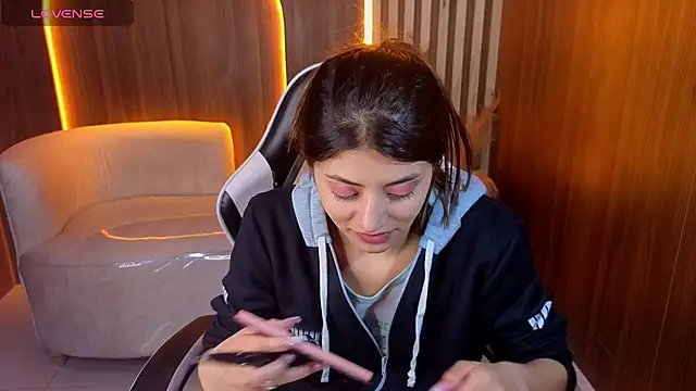 Lia queen tx online show from May 9, 2:59 am