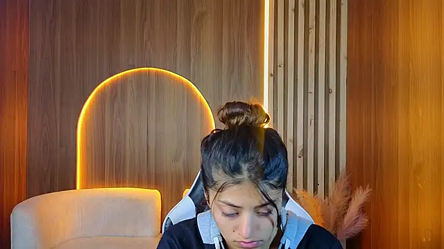 Lia queen tx online show from July 3, 3:24 am