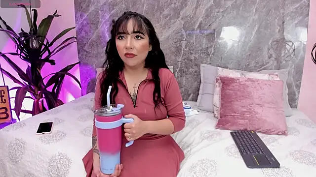 Megan Stein online show from March 28, 7:04 pm