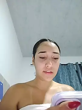 isabellaHill2 online show from March 27, 6:00 am