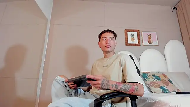 Thiago 2003  online show from March 18, 7:15 pm