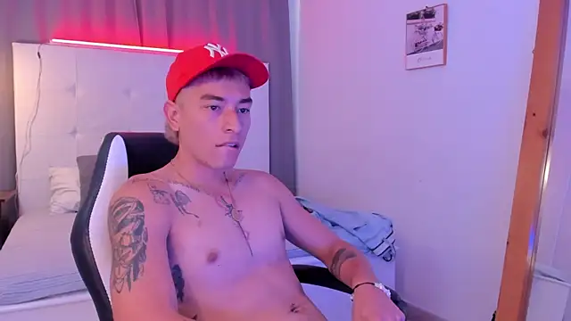 Snapshot of Thiago_2003_ chatting on April 25, 1:41 pm Thiago 2003 online show from April 25, 1:41 pm