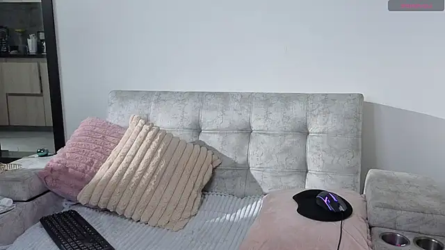 Elodie221 online show from August 3, 5:04 am