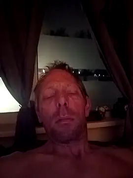 Snapshot of jongen_ehv chatting on March 13, 3:44 am jongen ehv online show from March 13, 3:44 am