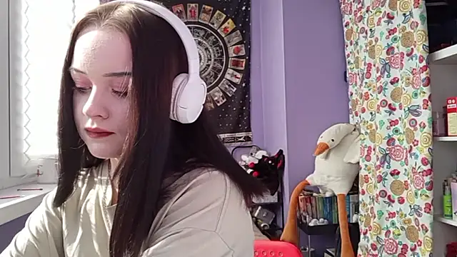 OneMomentPunch online show from March 14, 11:27 am