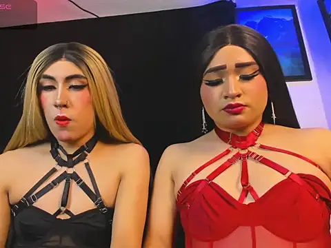 Snapshot of naughty_trans_dolls chatting on May 20, 9:45 pm naughty trans dolls online show from May 20, 9:45 pm