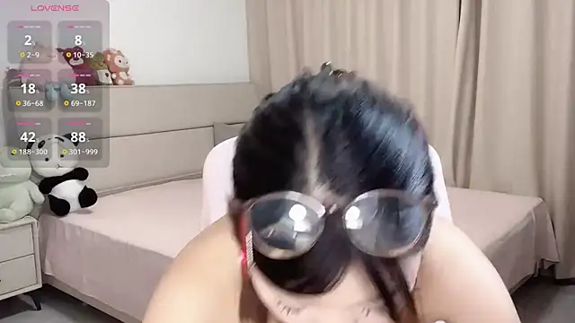 Snapshot of Sisi-000 chatting on April 29, 5:30 pm Sisi-000 online show from April 29, 5:30 pm