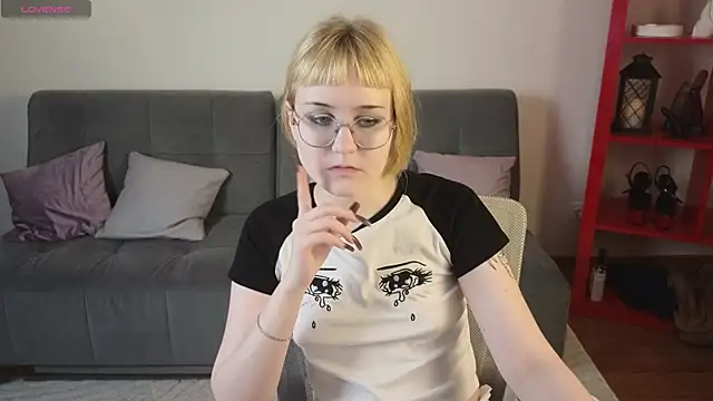 TheaQuill online show from May 14, 6:38 pm