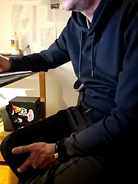 dufatcock online show from April 18, 1:52 am