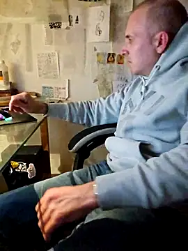 dufatcock online show from April 2, 7:15 am