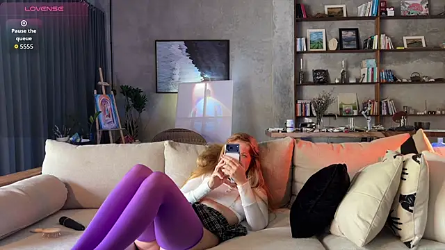 Snapshot of Battyredhair chatting on June 22, 1:55 am Battyredhair online show from June 22, 1:55 am