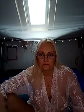 roxy 74 online show from March 13, 11:15 am