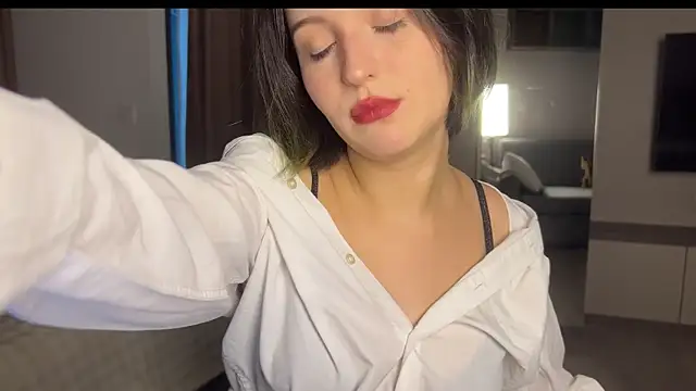 Snapshot of emilyy_xoxo chatting on April 1, 2:57 am emilyy xoxo online show from April 1, 2:57 am