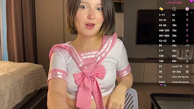Snapshot of emilyy_xoxo chatting on April 16, 4:02 am emilyy xoxo online show from April 16, 4:02 am
