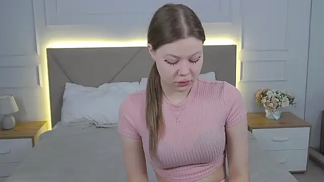 Sophie Rays online show from March 17, 4:15 am