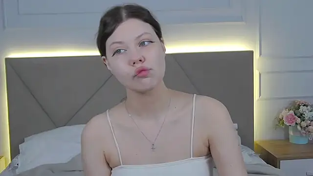 Sophie Rays online show from April 12, 4:05 am