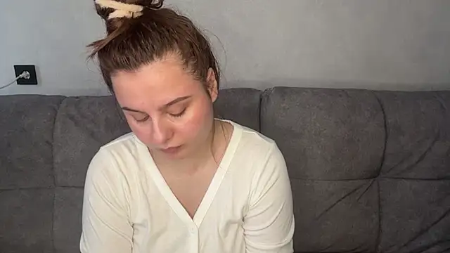 Ellaizatelly online show from April 3, 11:38 am