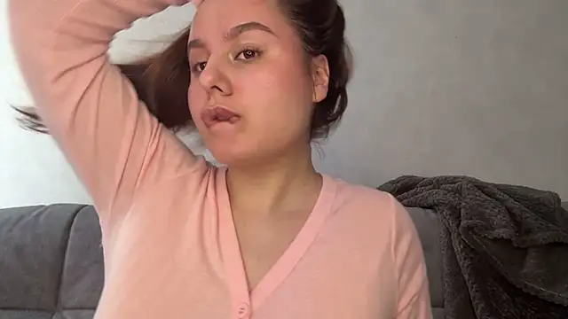 Ellaizatelly online show from April 5, 8:32 am