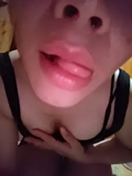 Snapshot of DawnG_x chatting on May 30, 3:17 pm DawnG x online show from May 30, 3:17 pm