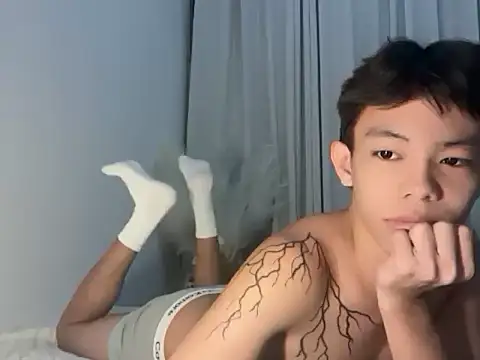 Snapshot of hottasianboy chatting on June 4, 9:41 pm hottasianboy online show from June 4, 9:41 pm