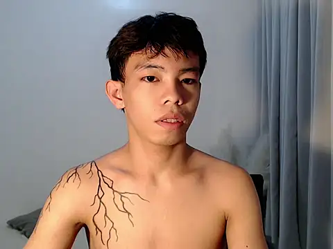 Snapshot of hottasianboy chatting on June 3, 9:52 pm hottasianboy online show from June 3, 9:52 pm