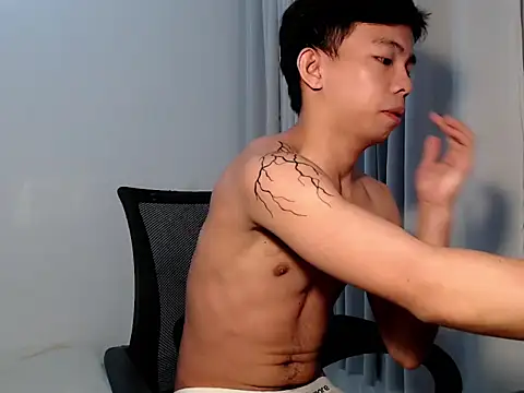 Snapshot of hottasianboy chatting on May 25, 9:35 pm hottasianboy online show from May 25, 9:35 pm
