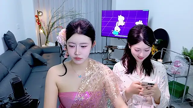 Summerbaby-001 online show from March 12, 1:04 pm