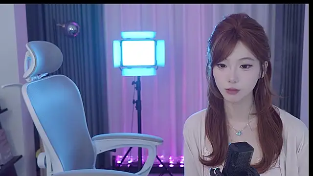 Summerbaby-001 online show from July 8, 1:34 pm