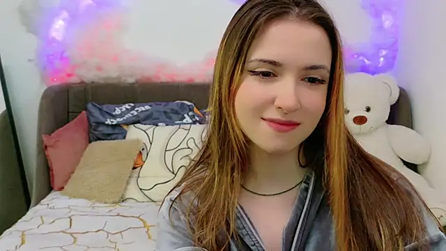 Snapshot of LeenMoonie chatting on May 18, 2:44 pm LeenMoonie online show from May 18, 2:44 pm