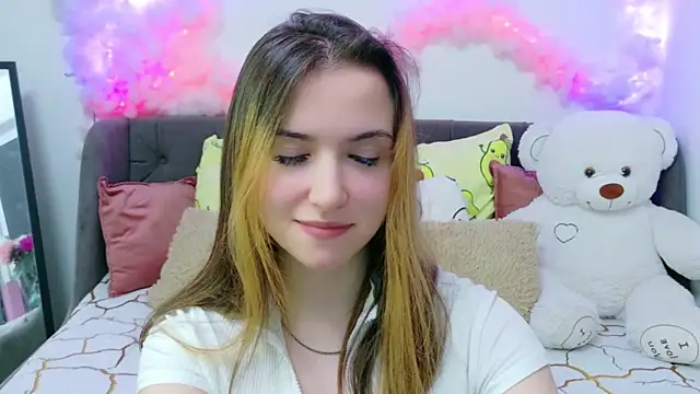 Snapshot of LeenMoonie chatting on March 21, 10:57 pm LeenMoonie online show from March 21, 10:57 pm