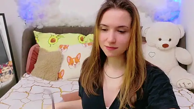 Snapshot of LeenMoonie chatting on April 4, 9:32 pm LeenMoonie online show from April 4, 9:32 pm