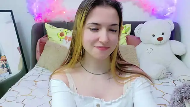 Snapshot of LeenMoonie chatting on April 2, 9:54 pm LeenMoonie online show from April 2, 9:54 pm