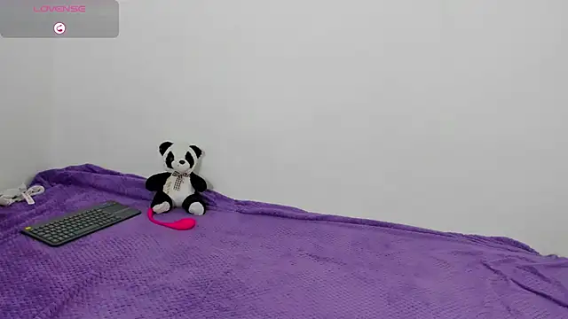 kyliewilso online show from March 29, 12:40 pm