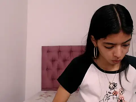 Sweet Scarlett  online show from April 4, 2:01 pm