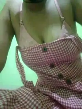 nidhiyadav00 online show from April 14, 6:24 pm