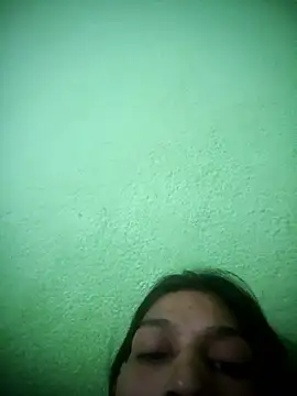 nidhiyadav00 online show from April 7, 7:04 pm