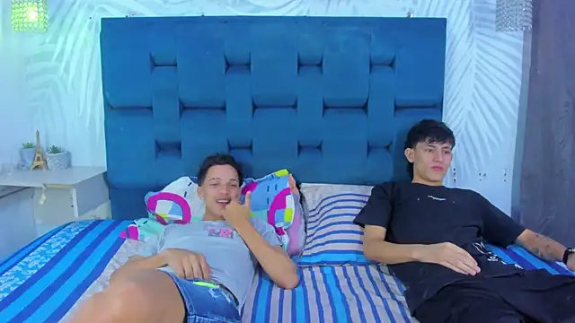 Snapshot of Only3Trio chatting on June 5, 6:13 pm Only3Trio online show from June 5, 6:13 pm