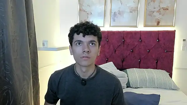 Noah Rodrigez online show from April 18, 11:49 pm