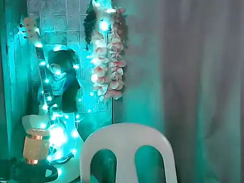small 13 online show from April 3, 3:18 pm