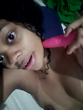Snapshot of marialuiza2027 chatting on April 9, 8:09 am marialuiza2027 online show from April 9, 8:09 am
