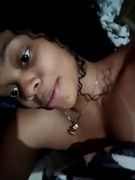 Snapshot of marialuiza2027 chatting on April 4, 7:20 pm marialuiza2027 online show from April 4, 7:20 pm