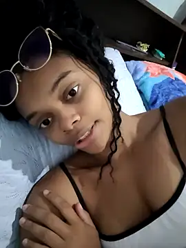 Snapshot of marialuiza2027 chatting on May 18, 11:37 am marialuiza2027 online show from May 18, 11:37 am