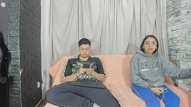 NoahAndBunny online show from May 4, 11:13 am
