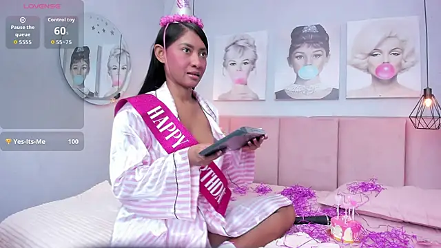 tifannygrey  online show from April 28, 6:34 pm