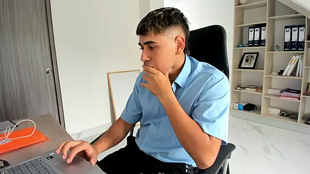 Boss Secret online show from April 21, 6:58 pm