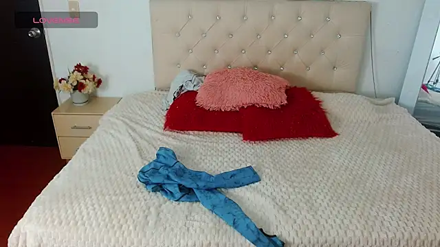 estrella hank online show from April 14, 7:30 pm