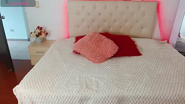 estrella hank online show from April 12, 8:12 pm