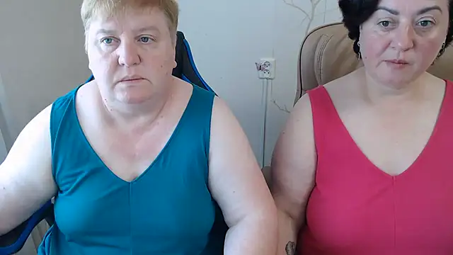 Snapshot of Lindy-Jeanie chatting on June 19, 2:23 pm Lindy-Jeanie online show from June 19, 2:23 pm