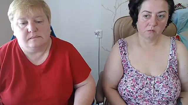 Snapshot of Lindy-Jeanie chatting on July 25, 8:22 am Lindy-Jeanie online show from July 25, 8:22 am
